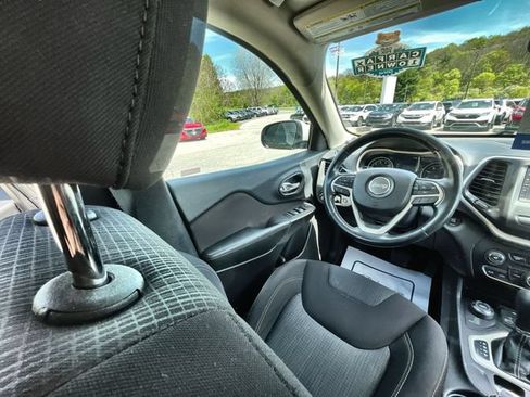 Used 2016 Jeep Cherokee Latitude w/ Comfort/Convenience Group AWD/4WD image 16