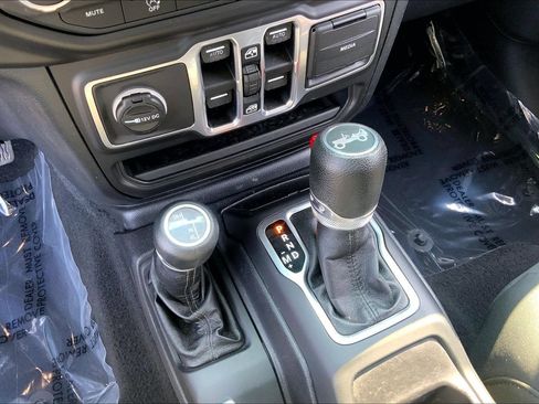Used 2018 Jeep Wrangler Unlimited Sport S AWD/4WD image 15
