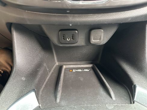 Used 2023 Chevrolet Traverse LT image 25