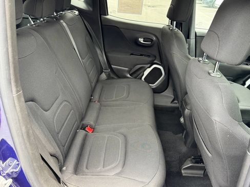 Used 2018 Jeep Renegade Latitude AWD/4WD image 22