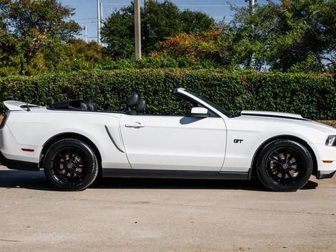 Used 2010 Ford Mustang GT Premium image 11