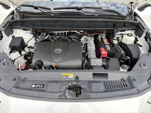 Used 2020 Toyota Highlander Platinum FWD image 11