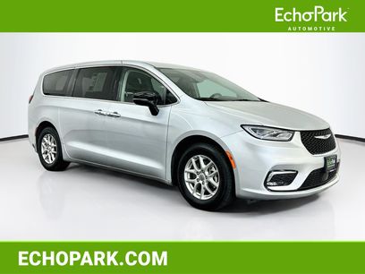 Used 2024 Chrysler Pacifica Touring-L