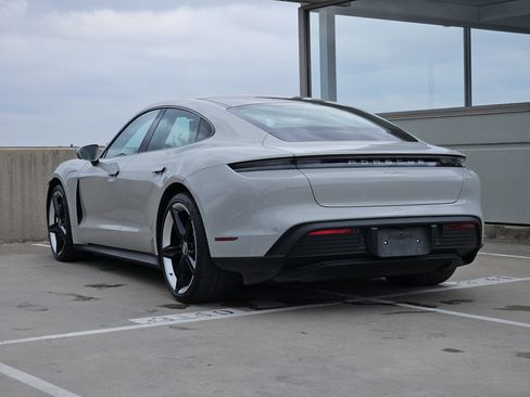 Used 2021 Porsche Taycan image 3