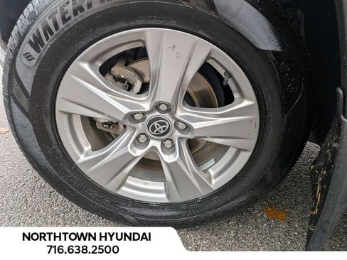 Used 2024 Toyota RAV4 XLE image 38