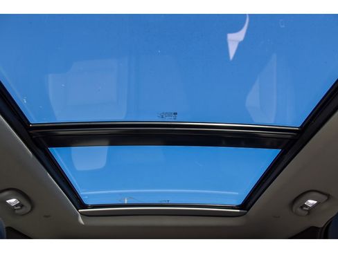 Used 2018 Chevrolet Equinox Premier image 13