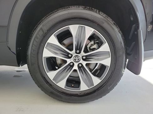 Used 2026 Toyota Highlander XLE AWD/4WD image 13