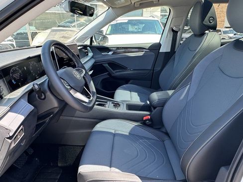 New 2025 Volkswagen Tiguan SE image 15