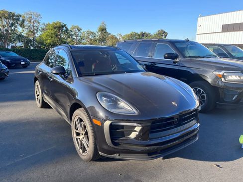 Used 2023 Porsche Macan T image 2