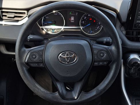 Used 2021 Toyota RAV4 LE AWD/4WD image 15