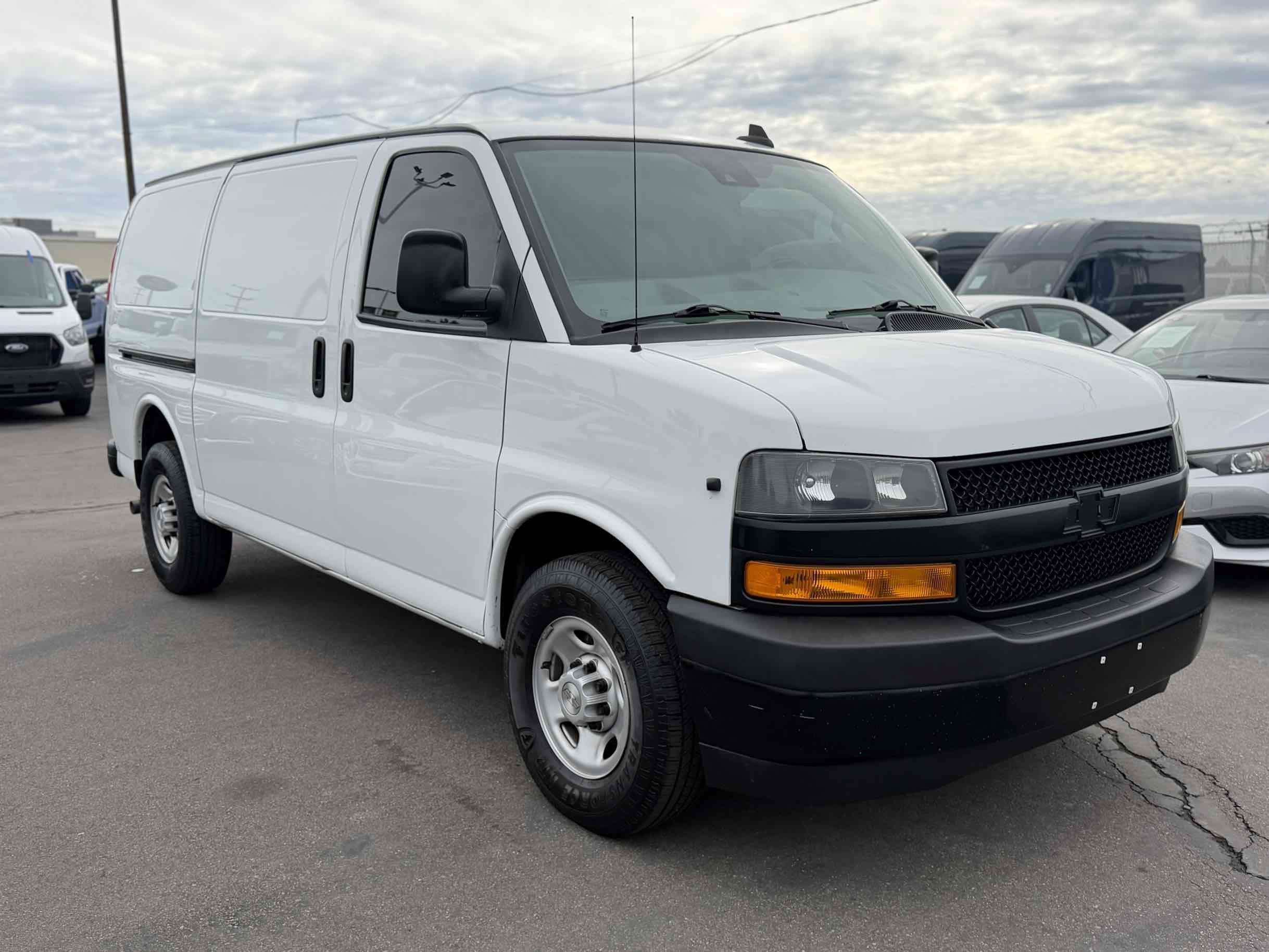 Used 2019 Chevrolet Express 3500 w/ Driver Convenience Package RWD image 7