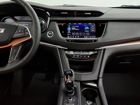Certified 2025 Cadillac XT5 Premium Luxury w/ LPO, Floor Liner Package AWD/4WD image 23