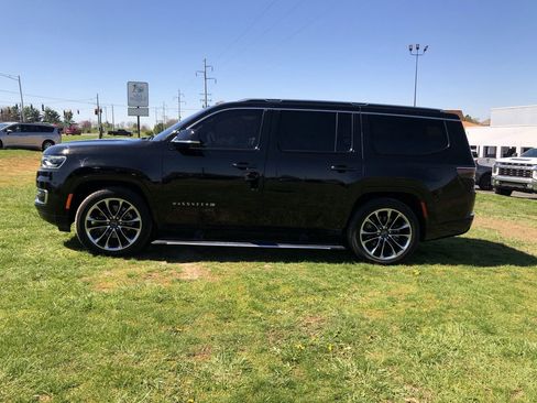 Used 2024 Jeep Wagoneer Series III w/ Premium Group I image 3