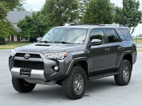 Used 2018 Toyota 4Runner TRD Off-Road w/ TRD Performance Package AWD/4WD image 4