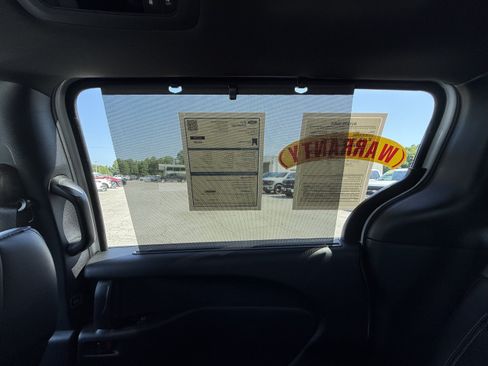 Used 2025 Chrysler Pacifica Select FWD image 25