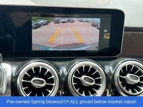 Used 2021 Mercedes-Benz GLB 250 4MATIC w/ Premium Package image 24