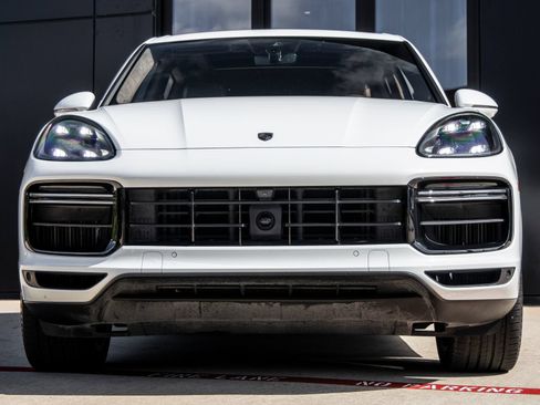 Certified 2023 Porsche Cayenne Turbo AWD/4WD image 8