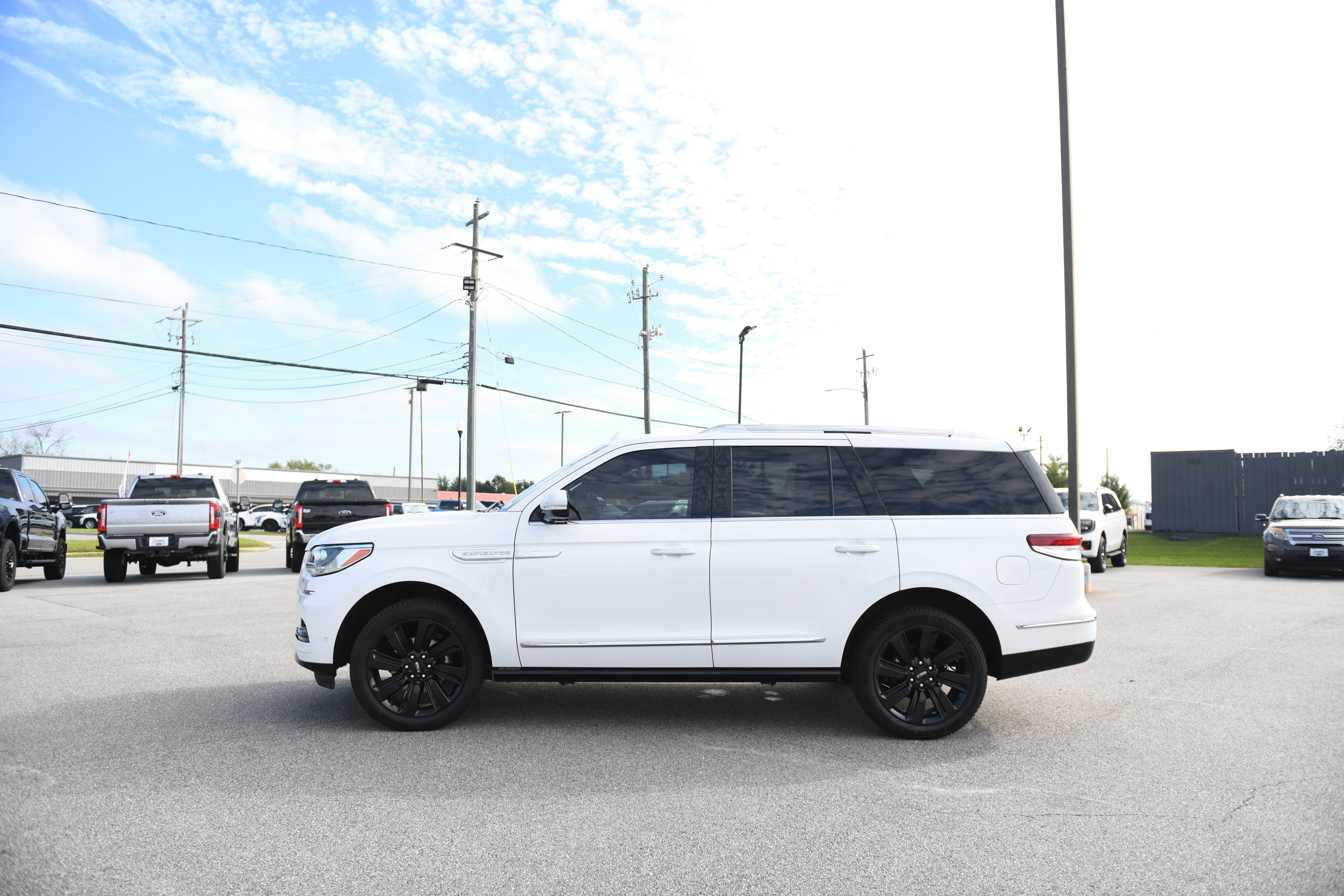 Used 2023 Lincoln Navigator Reserve w/ Monochromatic Package RWD image 8