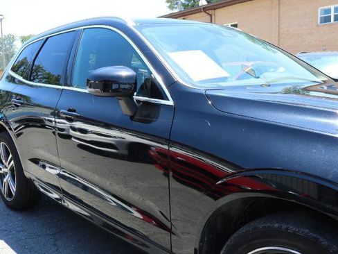 Used 2021 Volvo XC60 T5 Momentum w/ Protection Package Premier FWD image 3