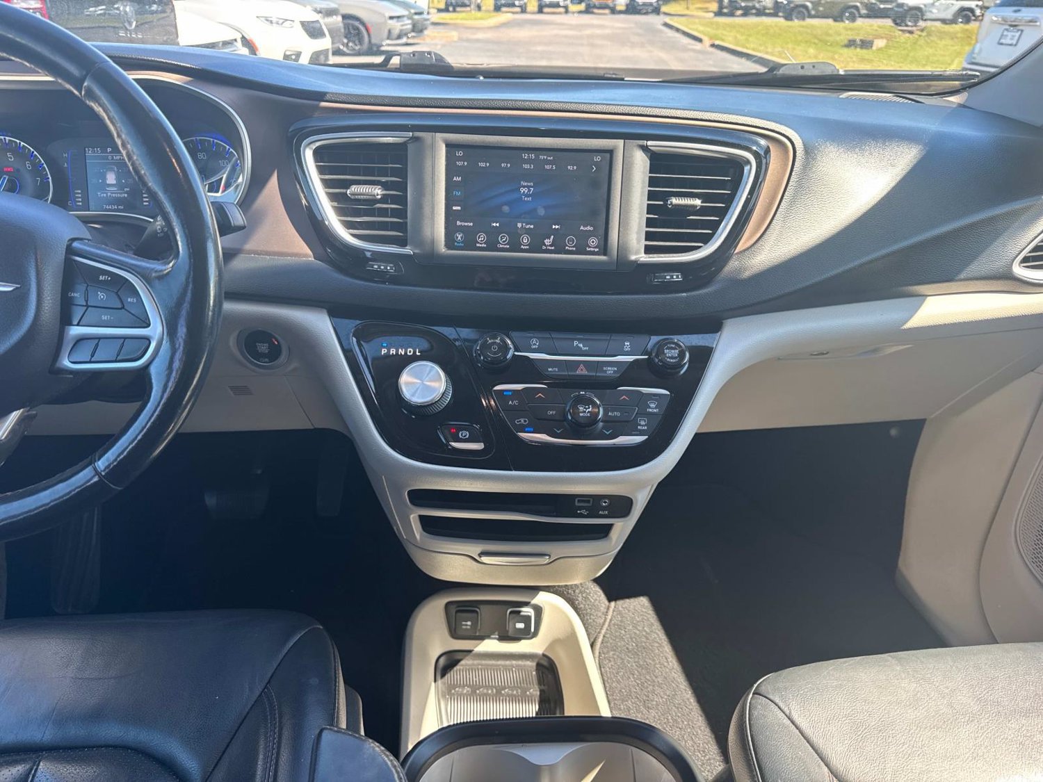 Used 2019 Chrysler Pacifica Touring-L FWD image 26
