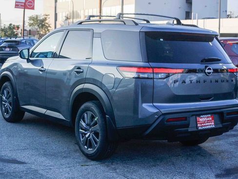 New 2025 Nissan Pathfinder SV w/ Black Appearance Package image 9