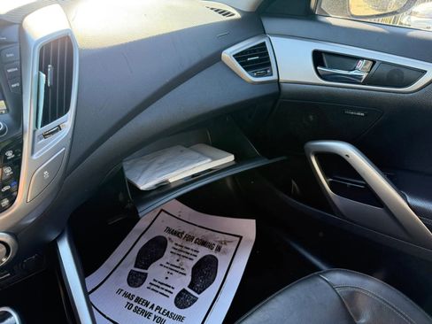 Used 2015 Hyundai Veloster RE:FLEX Edition image 14