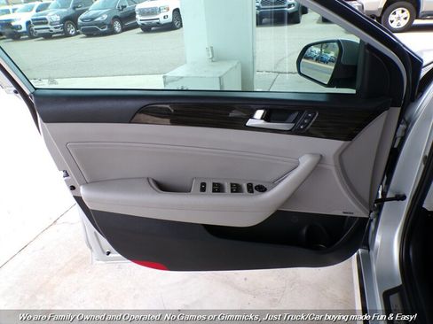 Used 2017 Hyundai Sonata Limited w/ Tech Package 03 FWD image 12