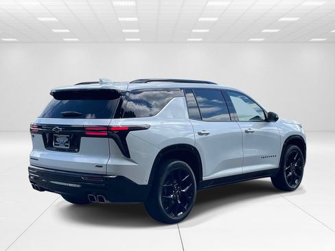 Used 2024 Chevrolet Traverse RS FWD image 6