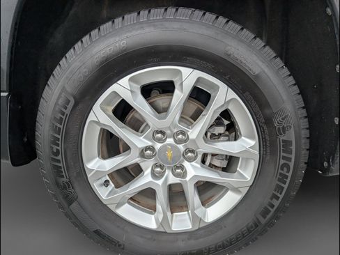 Used 2019 Chevrolet Traverse LT FWD image 25