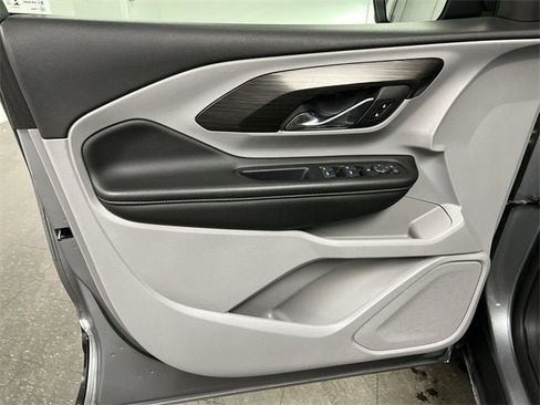 Used 2024 GMC Terrain SLE image 21