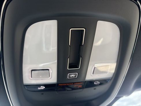 Used 2025 Volvo XC90 B6 Plus image 26