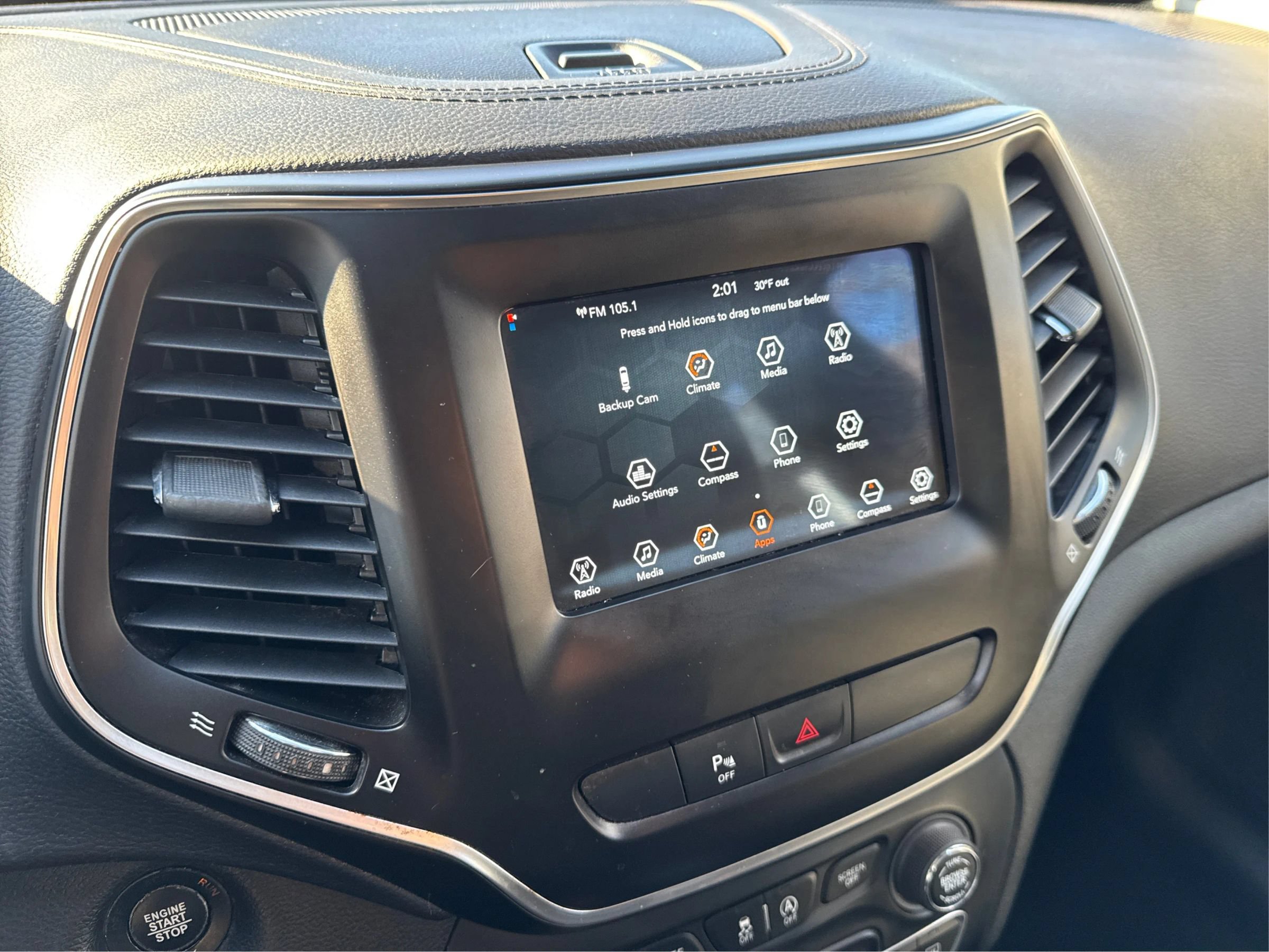 Used 2019 Jeep Cherokee Latitude Plus AWD/4WD image 13