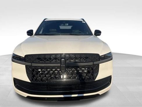 New 2026 Lincoln Navigator Reserve AWD/4WD image 9