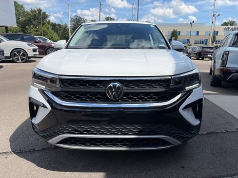 Certified 2024 Volkswagen Taos SE AWD/4WD image 4