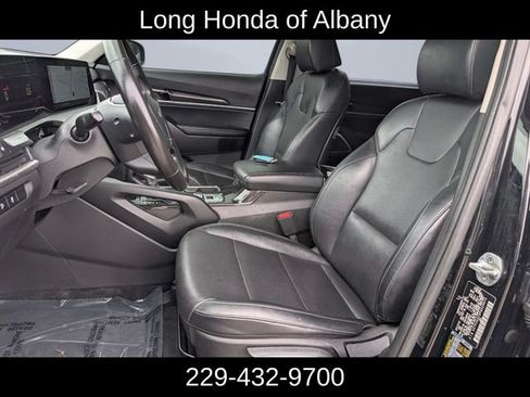Used 2023 Kia Telluride LX AWD/4WD image 16