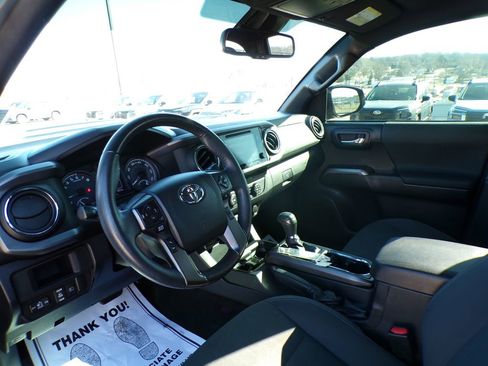 Used 2019 Toyota Tacoma TRD Sport image 14