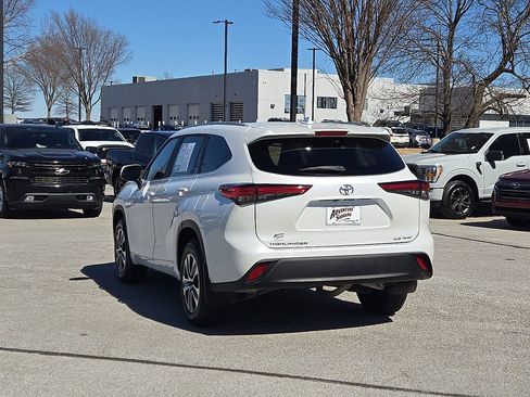 Used 2023 Toyota Highlander XLE image 5