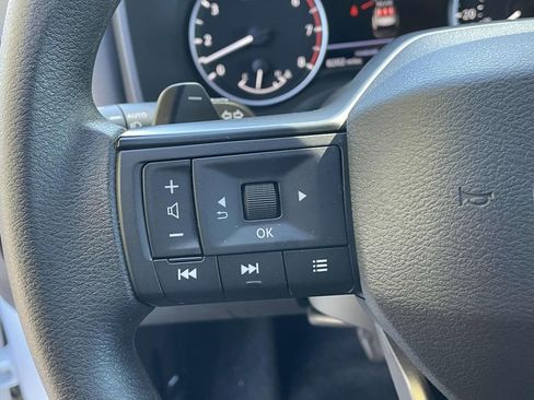 Used 2025 Nissan Rogue S image 18