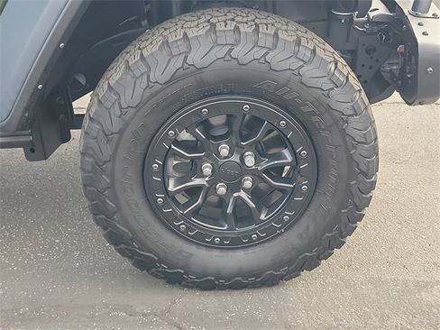 Used 2023 Jeep Wrangler Unlimited Rubicon 4xe image 5