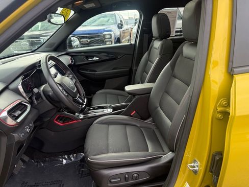 Used 2023 Chevrolet TrailBlazer RS w/ Sun and Liftgate Package image 5