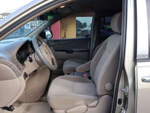 Used 2005 Toyota Sienna LE image 12