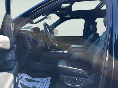 Used 2024 Ford Expedition Platinum image 24