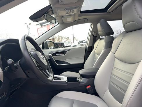 Used 2023 Toyota RAV4 XLE Premium image 22