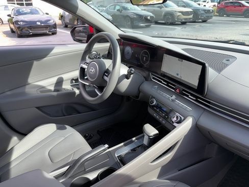 Used 2024 Hyundai Elantra SEL FWD image 28