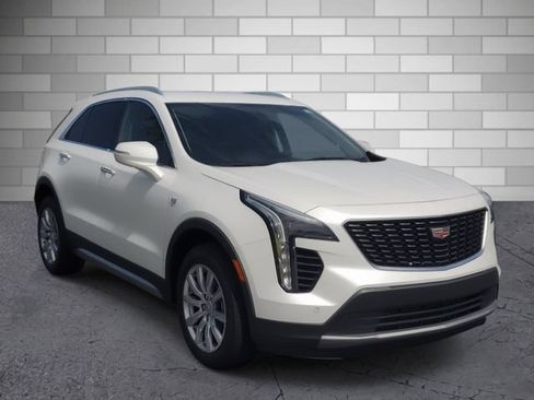 Used 2022 Cadillac XT4 Premium Luxury w/ Safety Alert Package FWD image 7