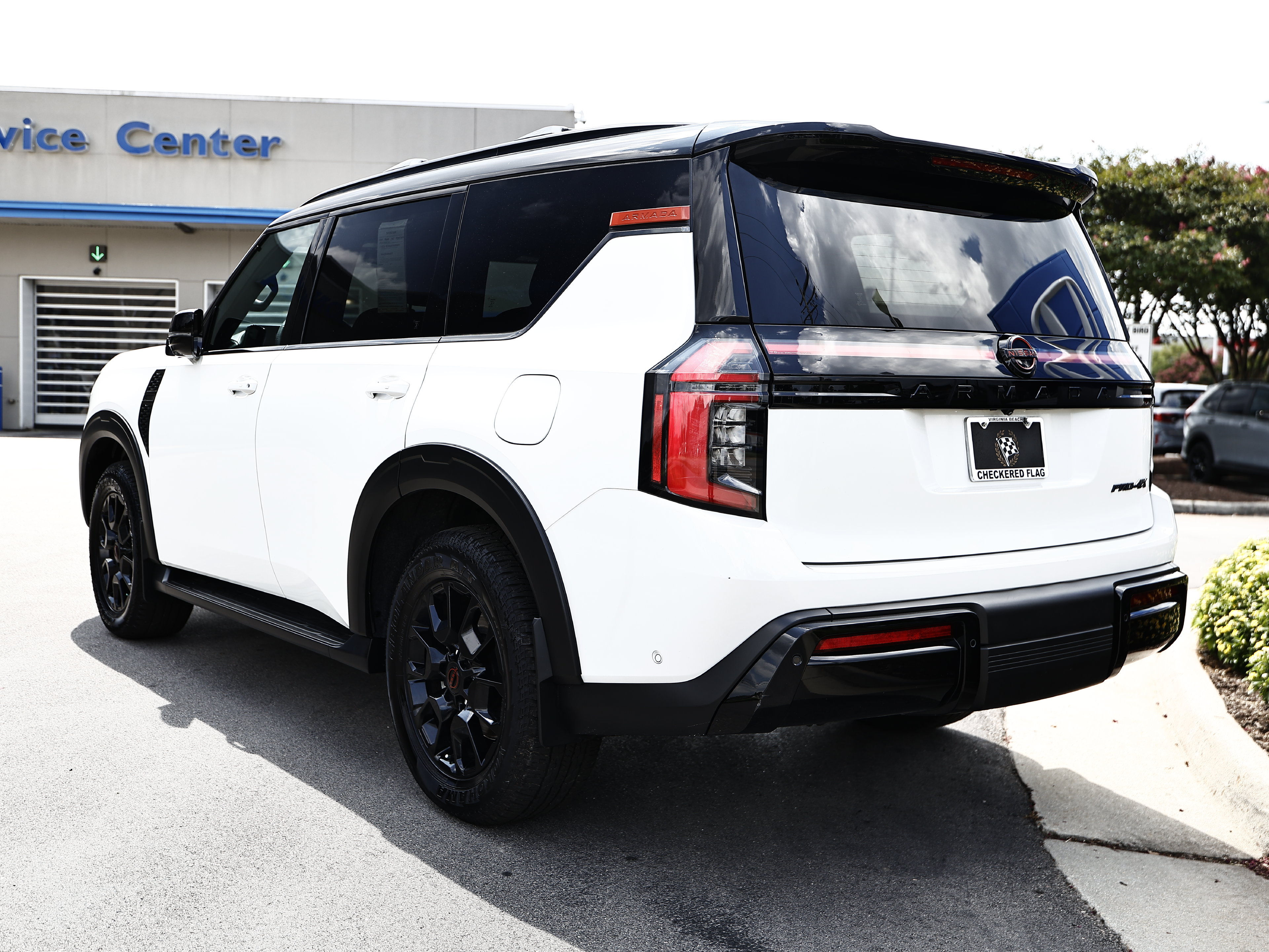 Used 2025 Nissan Armada PRO-4X AWD/4WD image 7