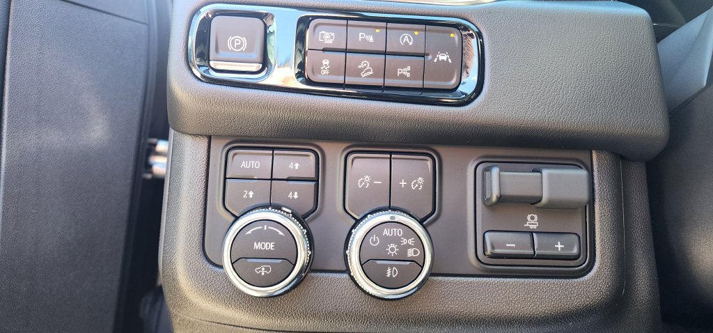 Used 2025 GMC Yukon Denali w/ Denali Reserve Package AWD/4WD image 41