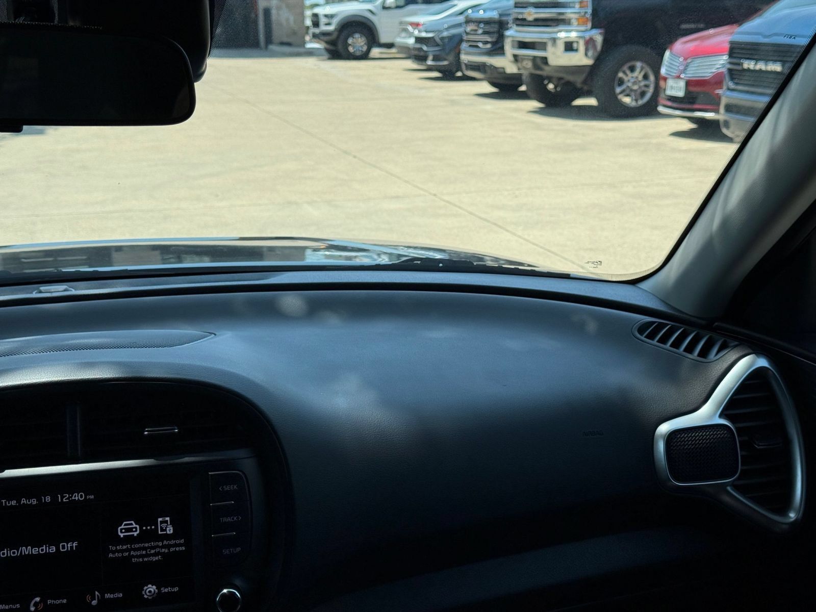 Used 2025 Kia Soul LX w/ LX Technology Package FWD image 34