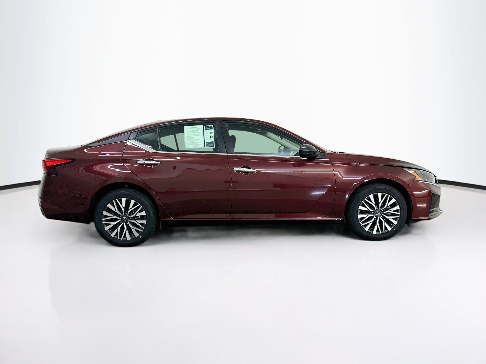 Used 2025 Nissan Altima 2.5 SV AWD/4WD image 10