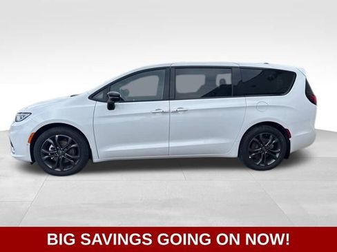 New 2026 Chrysler Pacifica Select image 7